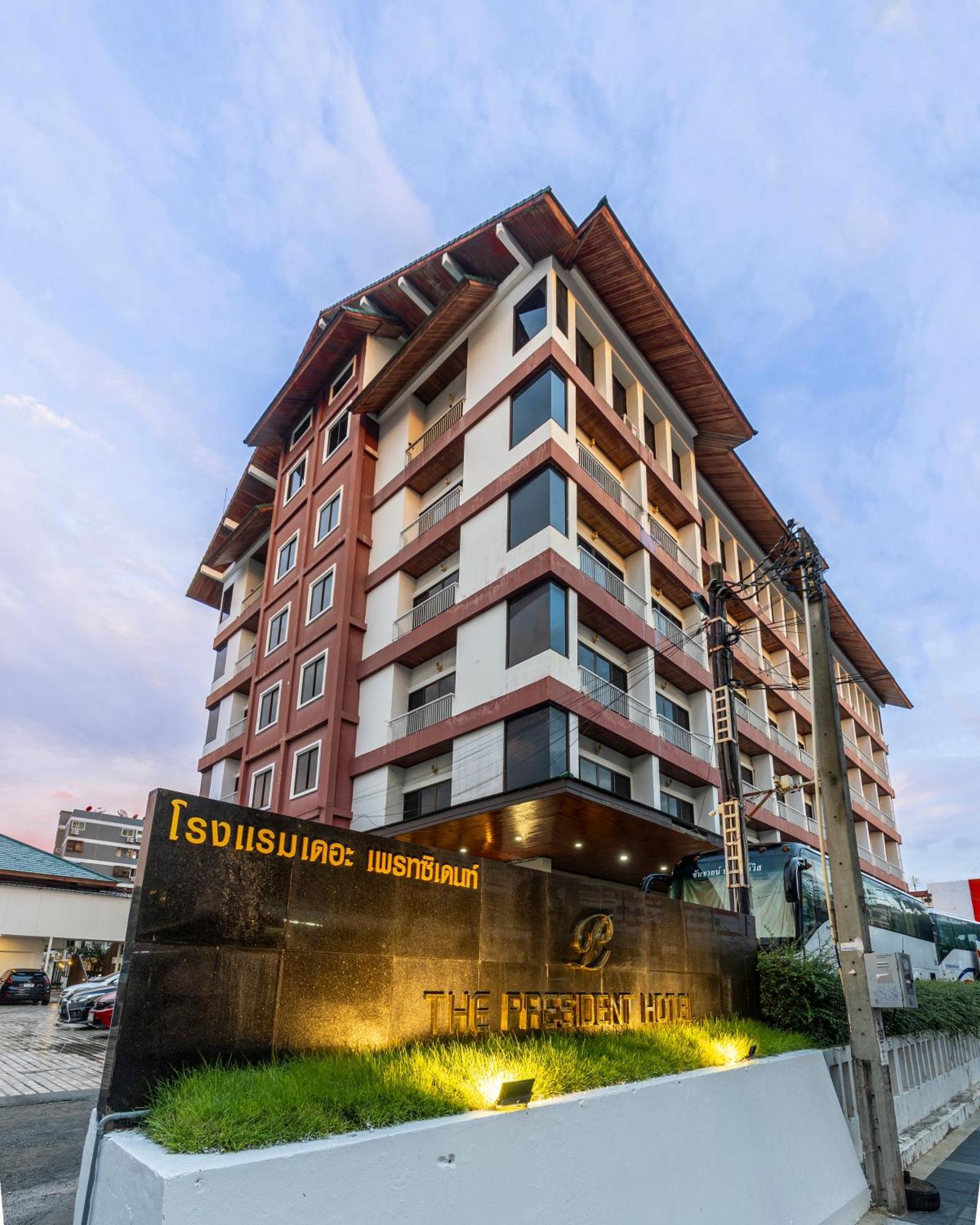 The President Hotel At Chokchai 4 Бангкок Экстерьер фото