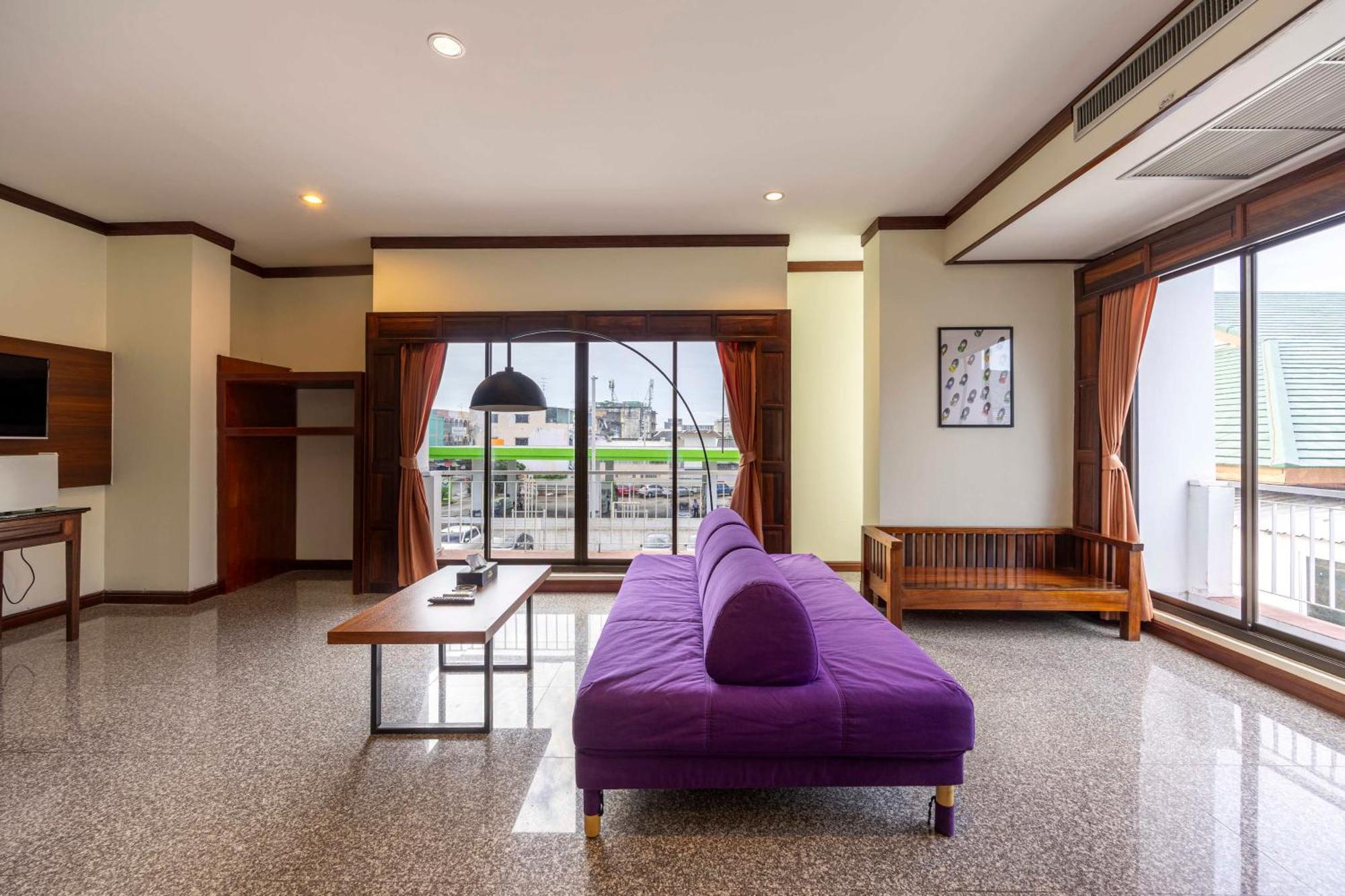 The President Hotel At Chokchai 4 Бангкок Экстерьер фото