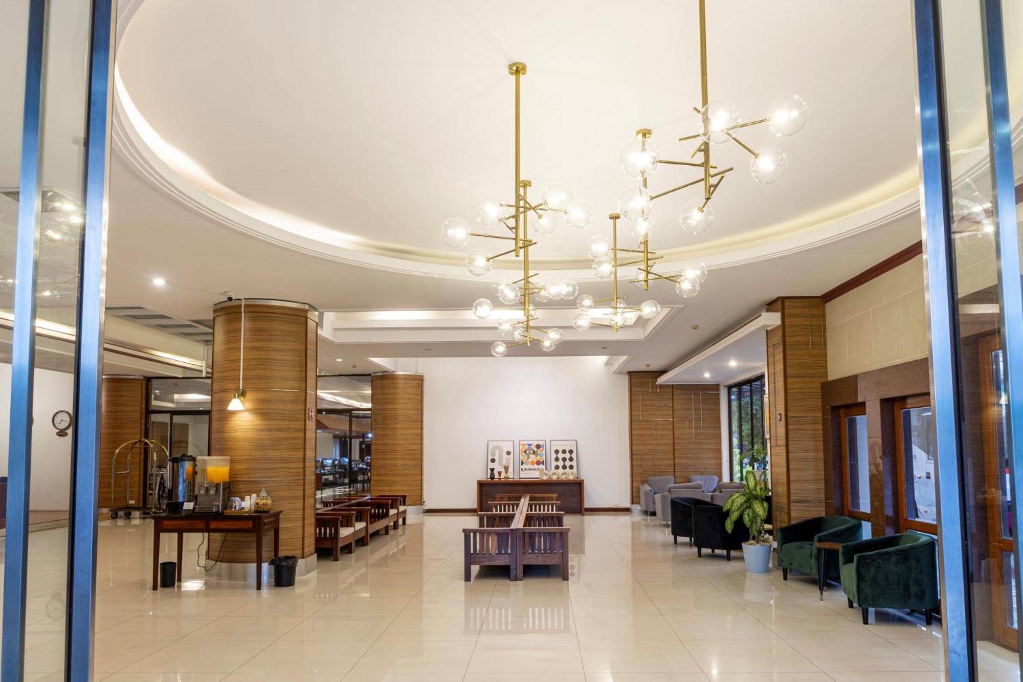 The President Hotel At Chokchai 4 Бангкок Экстерьер фото