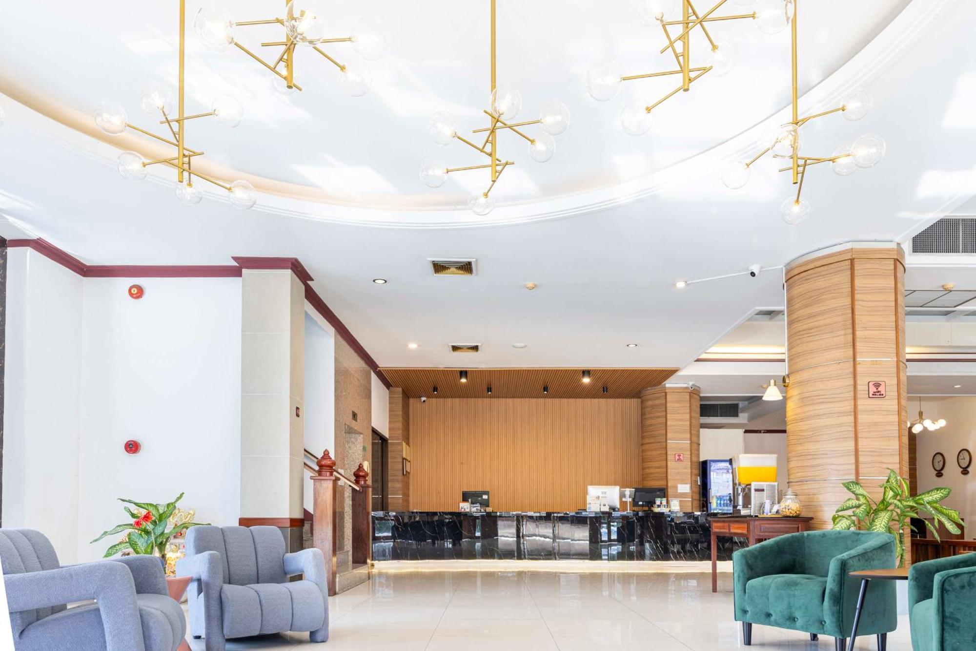 The President Hotel At Chokchai 4 Бангкок Экстерьер фото