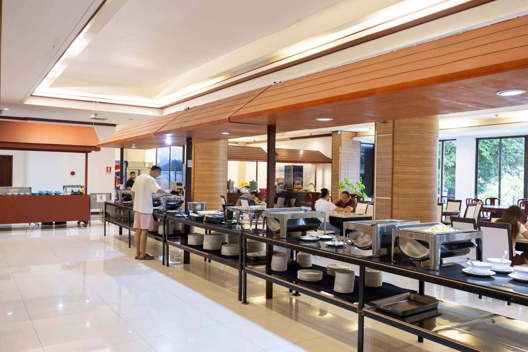 The President Hotel At Chokchai 4 Бангкок Экстерьер фото