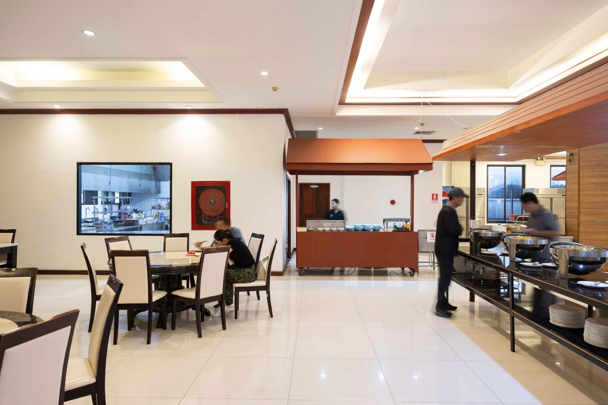 The President Hotel At Chokchai 4 Бангкок Экстерьер фото