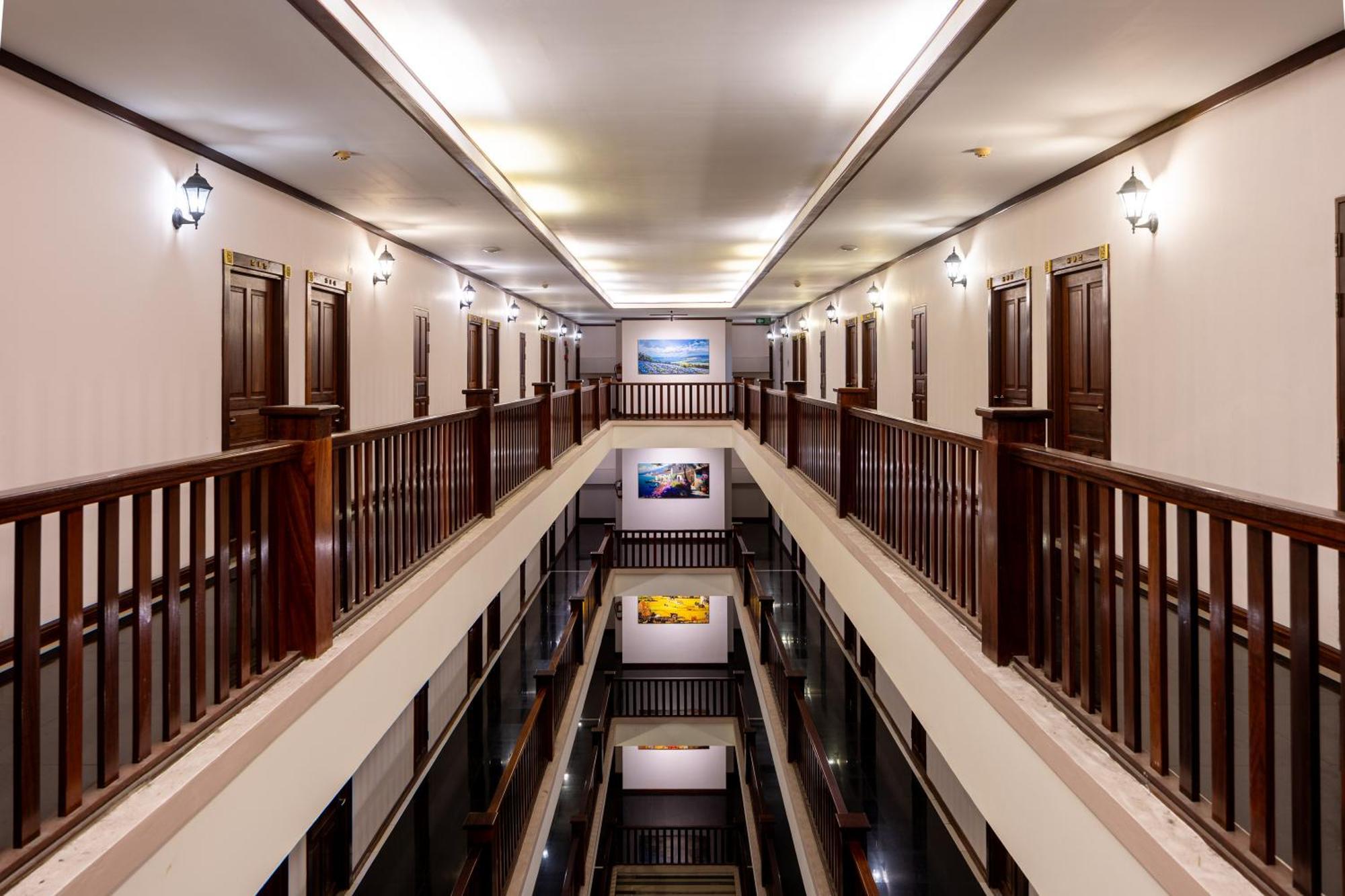 The President Hotel At Chokchai 4 Бангкок Экстерьер фото
